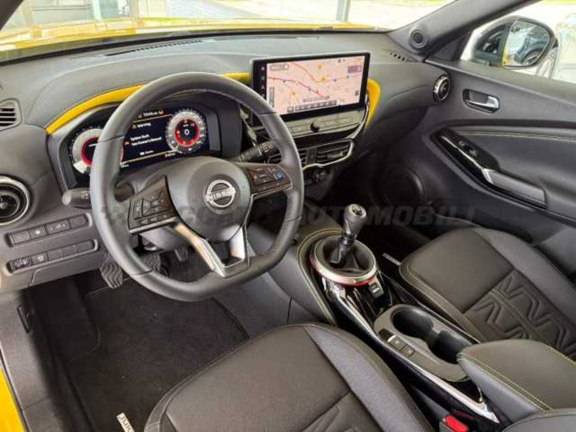 Nissan Nuovo Juke 1.0l - yellow