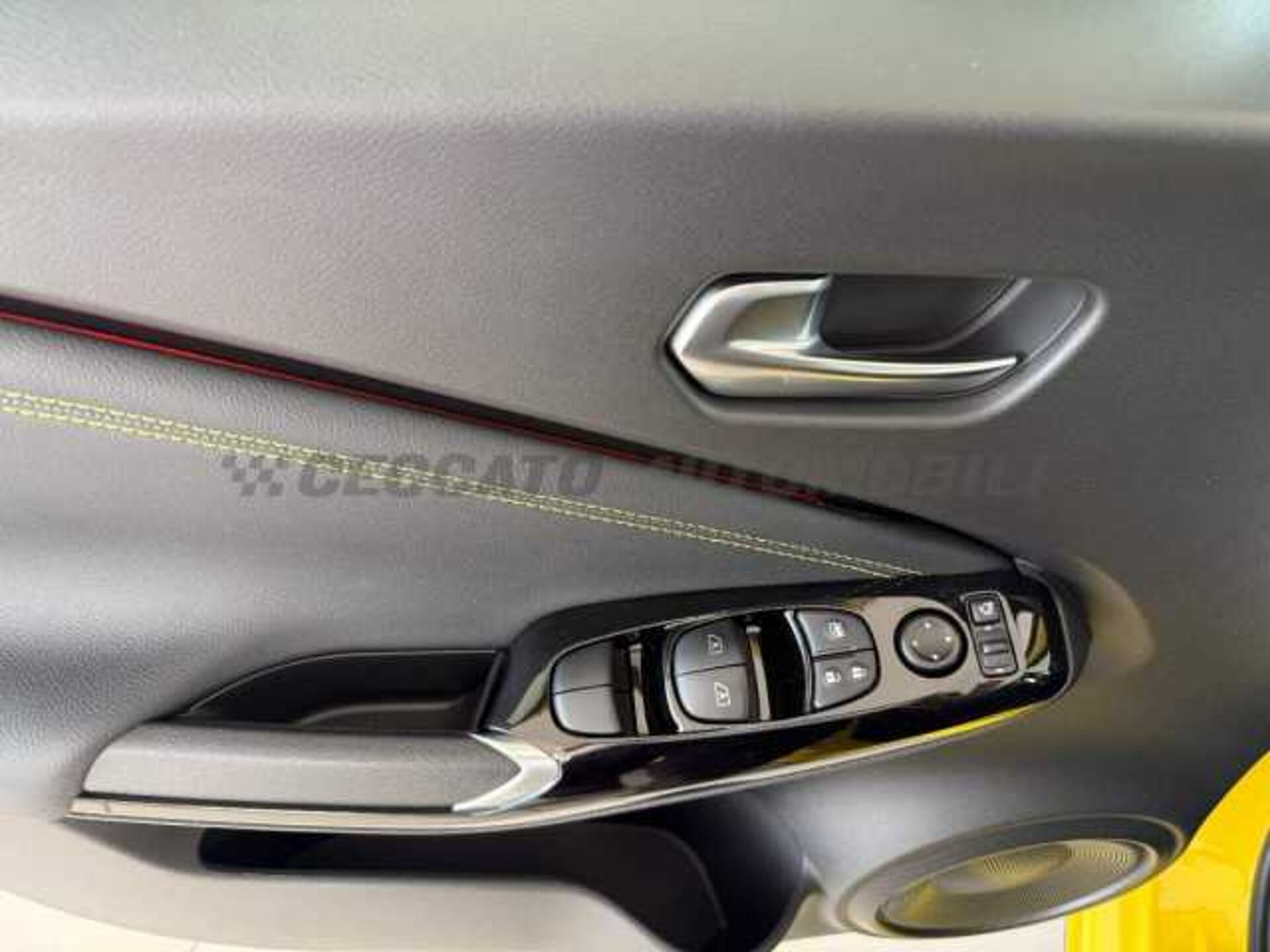 Nissan Nuovo Juke 1.0l - yellow