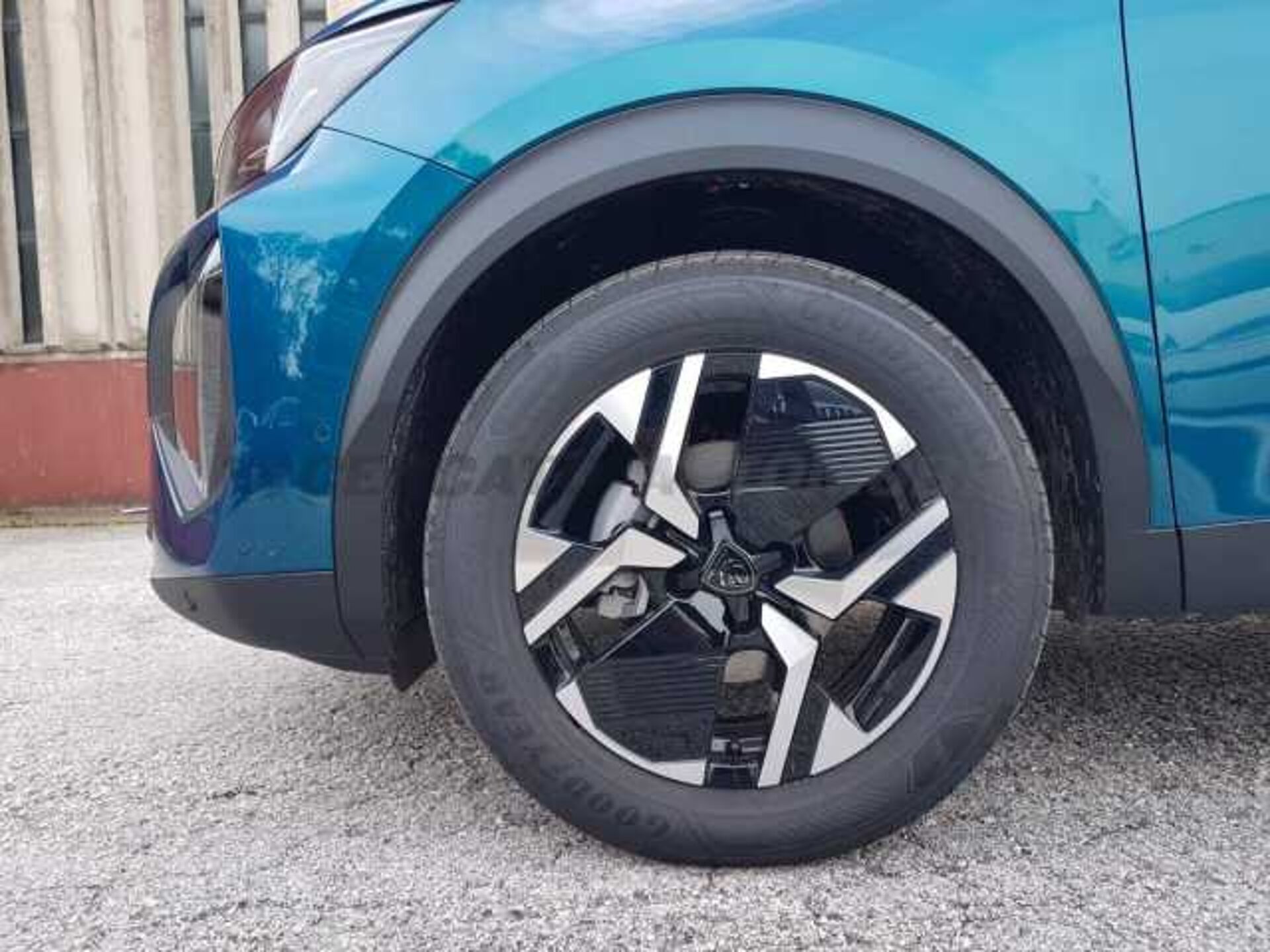 Peugeot 2008 1.2l - blue