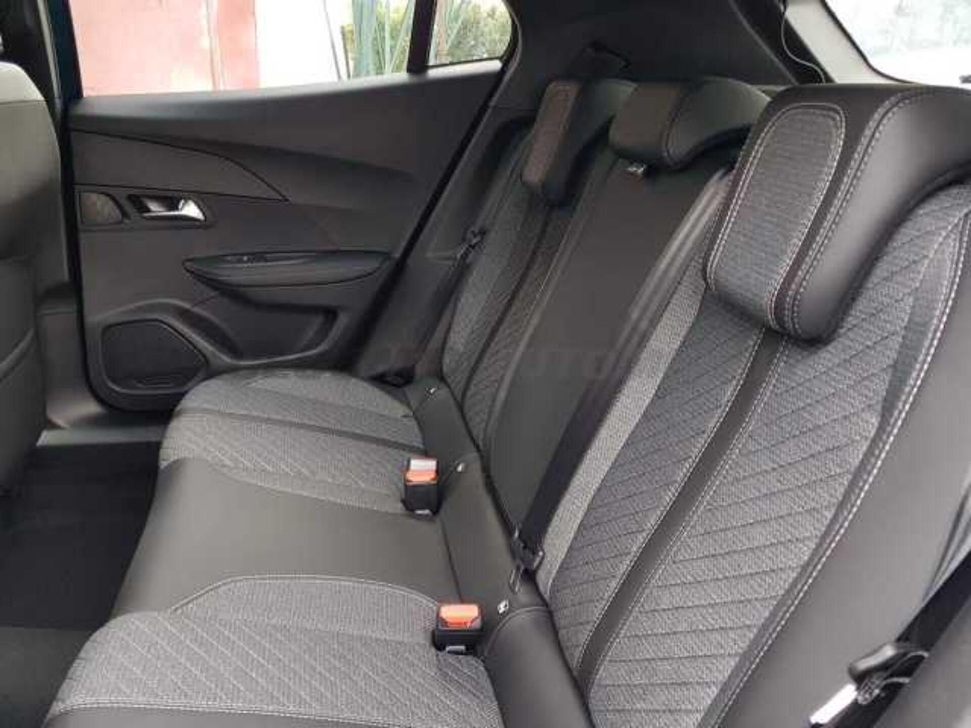 Peugeot 2008 1.2l - blue