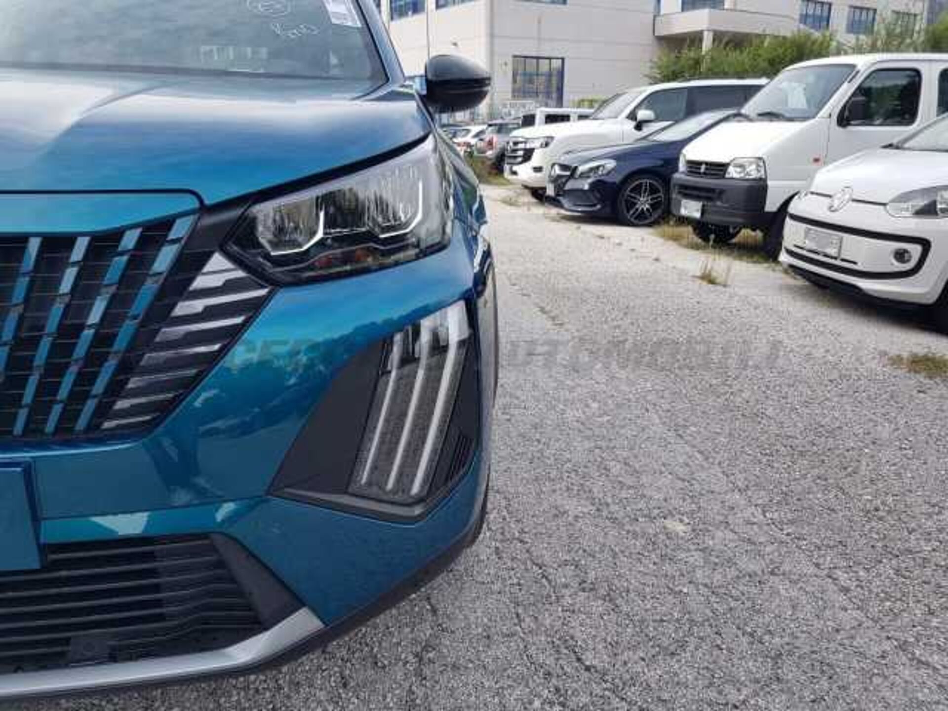 Peugeot 2008 1.2l - blue