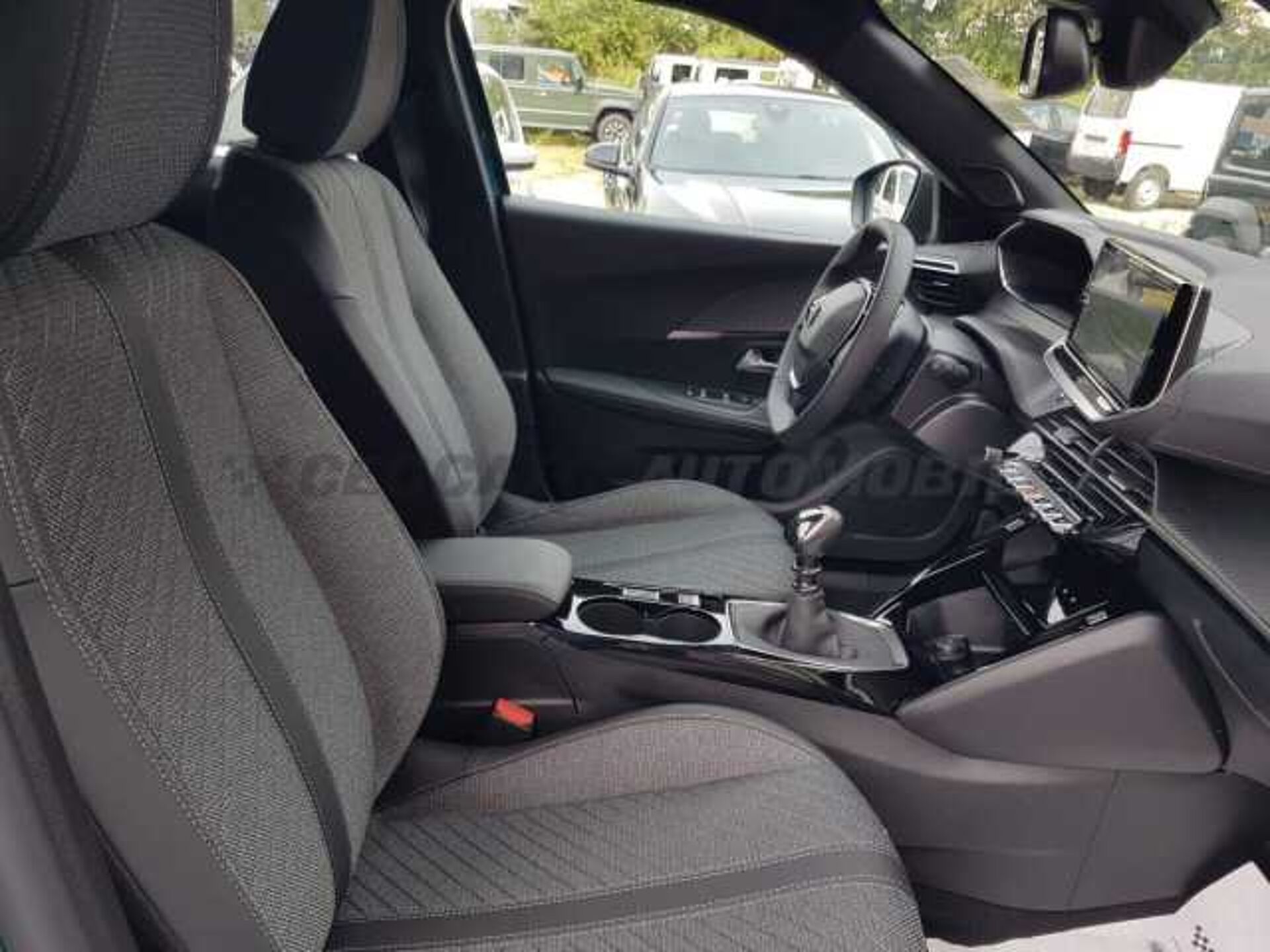 Peugeot 2008 1.2l - blue