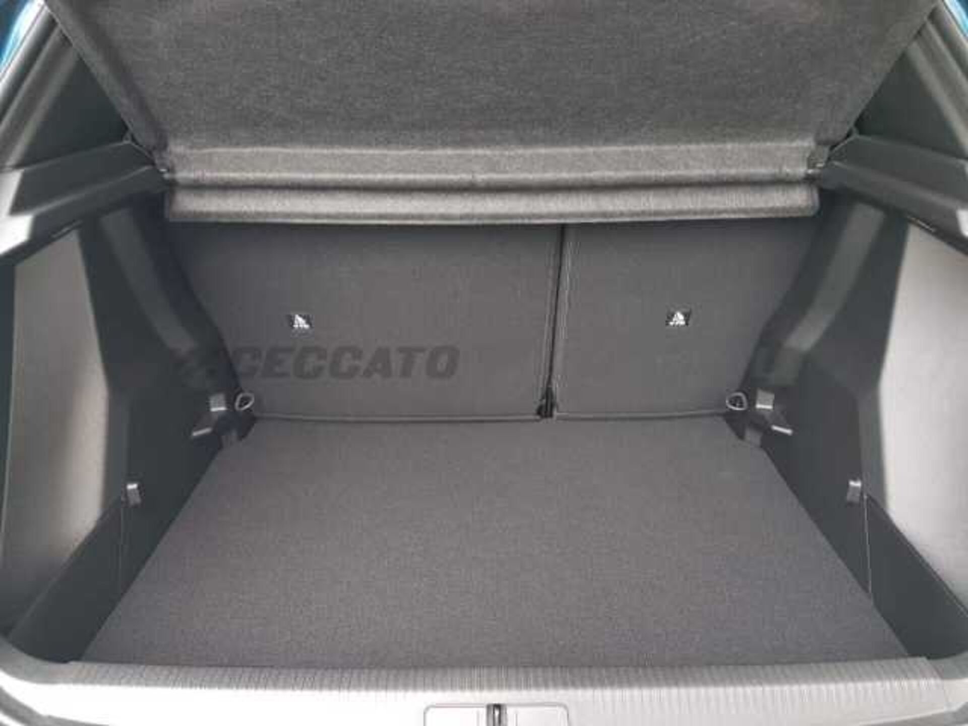 Peugeot 2008 1.2l - blue