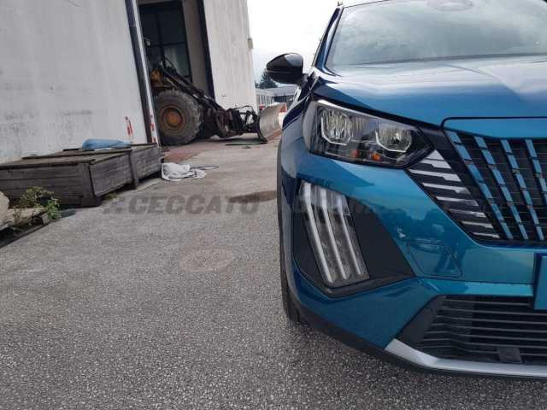 Peugeot 2008 1.2l - blue