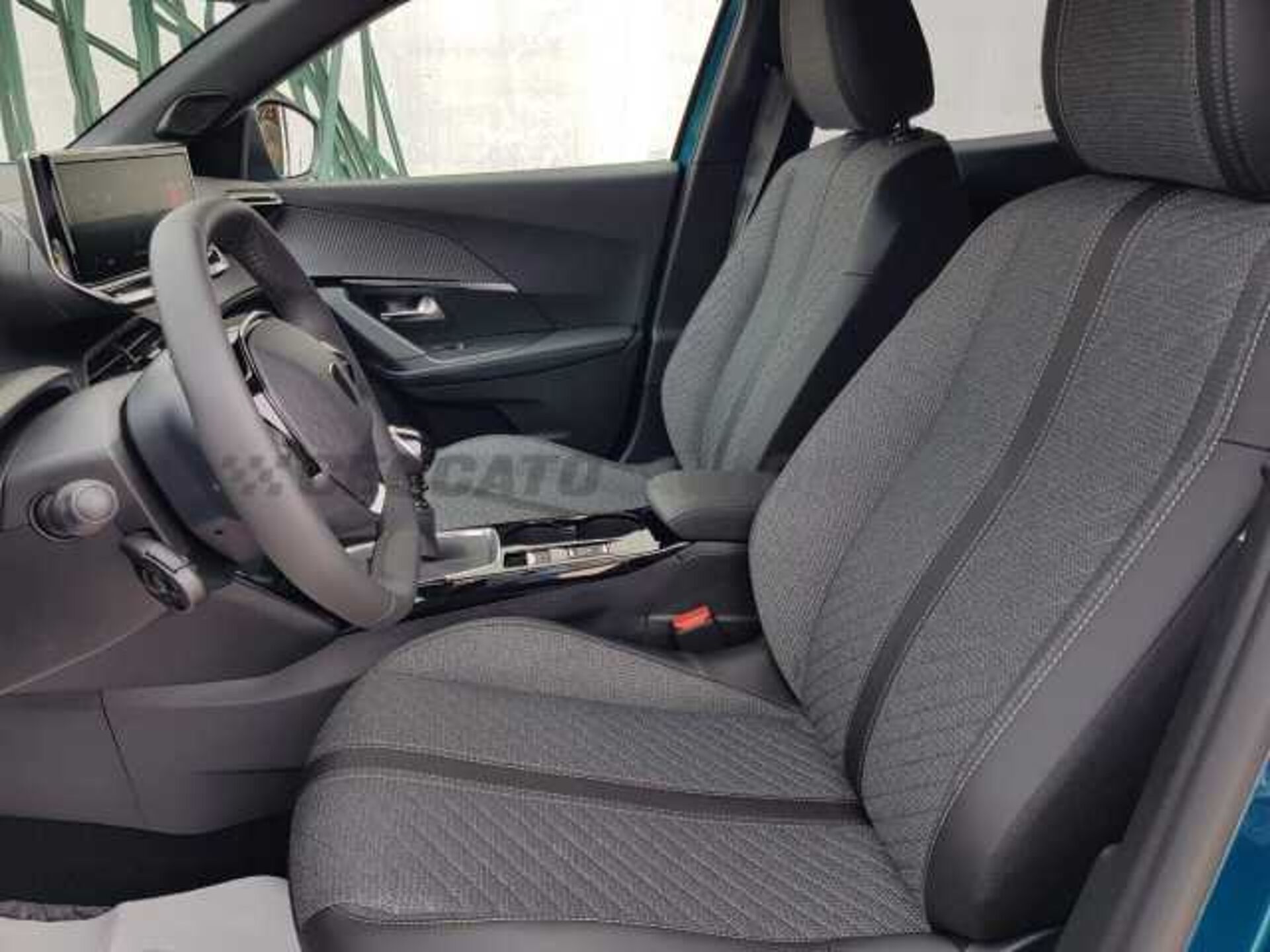 Peugeot 2008 1.2l - blue