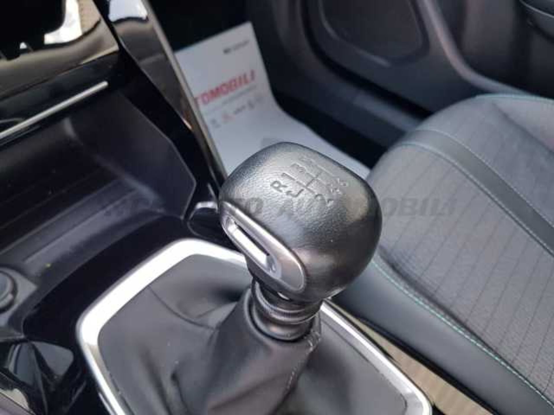 Peugeot 2008 1.2l - orange