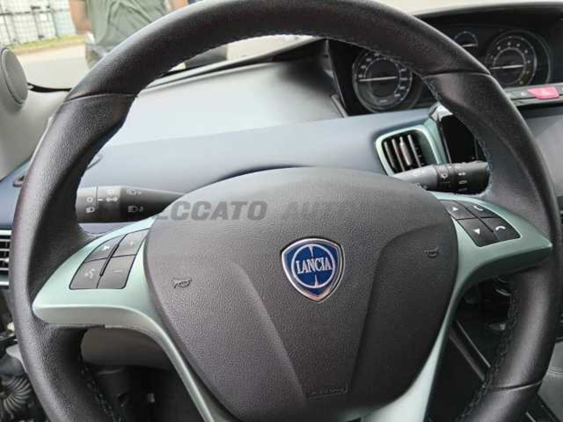 Lancia Ypsilon 1.0l - grey