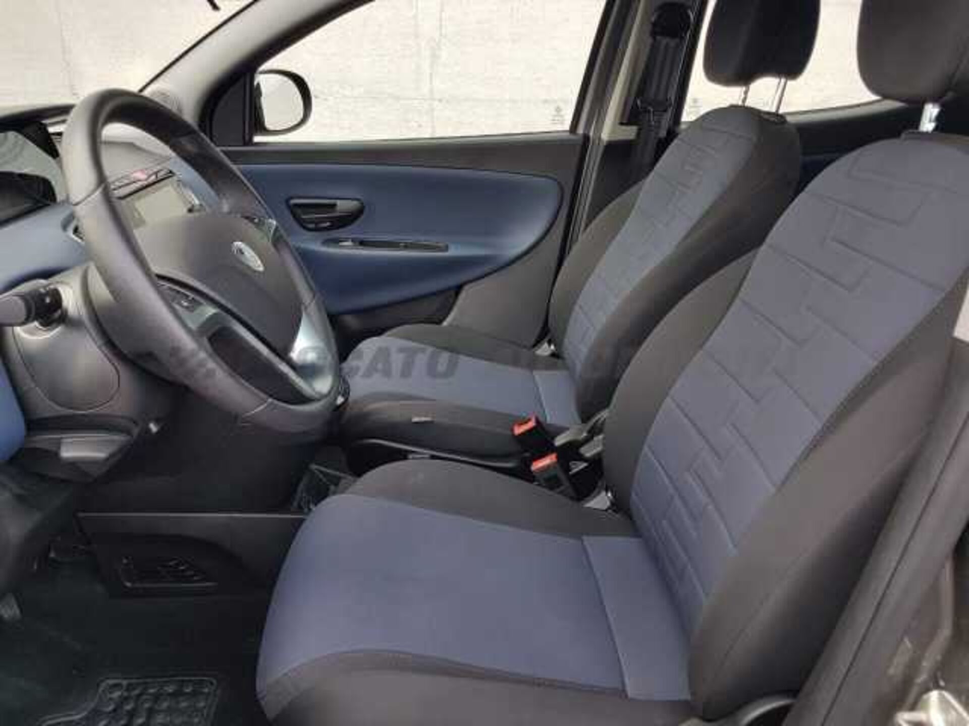 Lancia Ypsilon 1.0l - grey