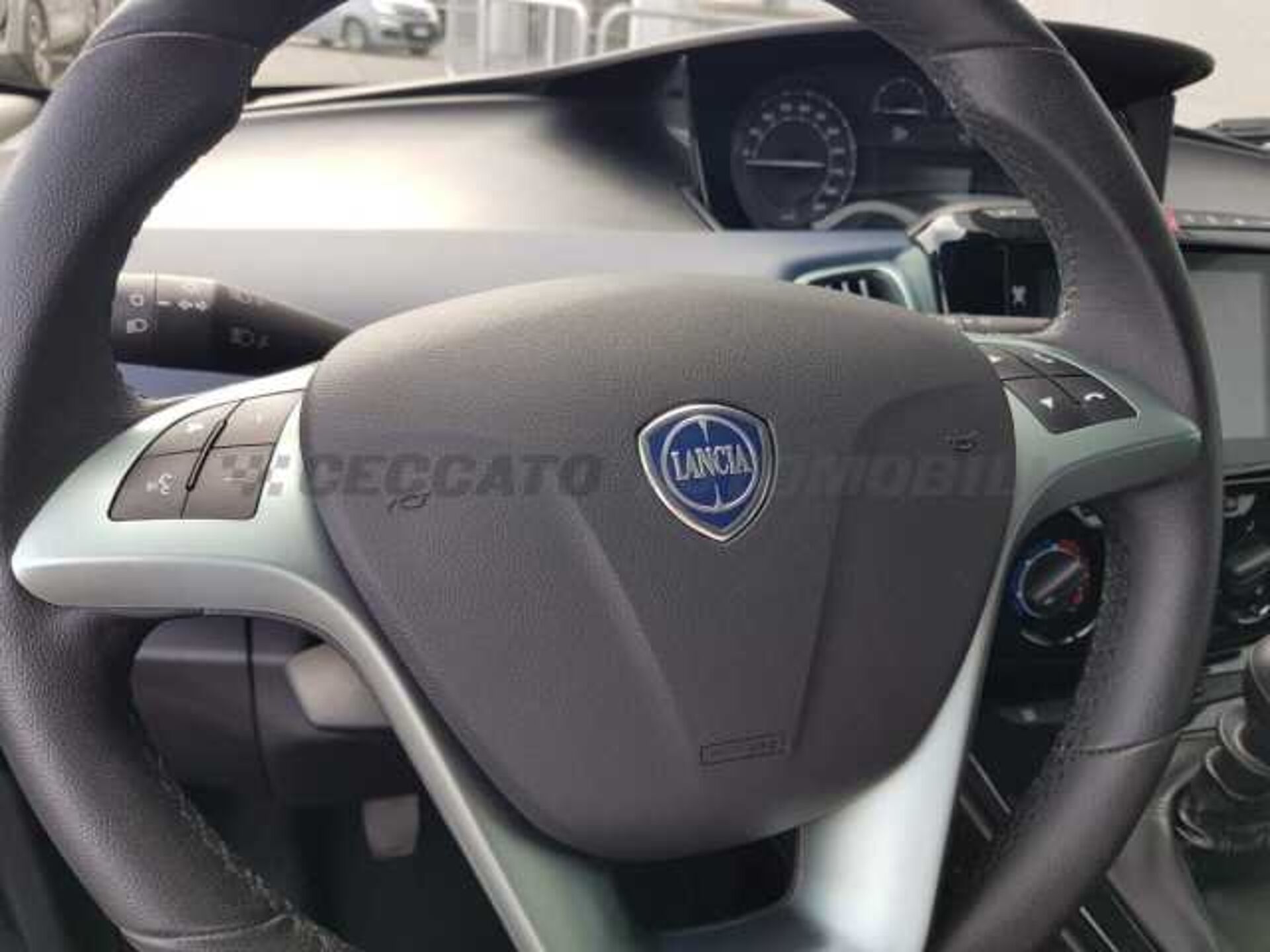 Lancia Ypsilon 1.0l - grey