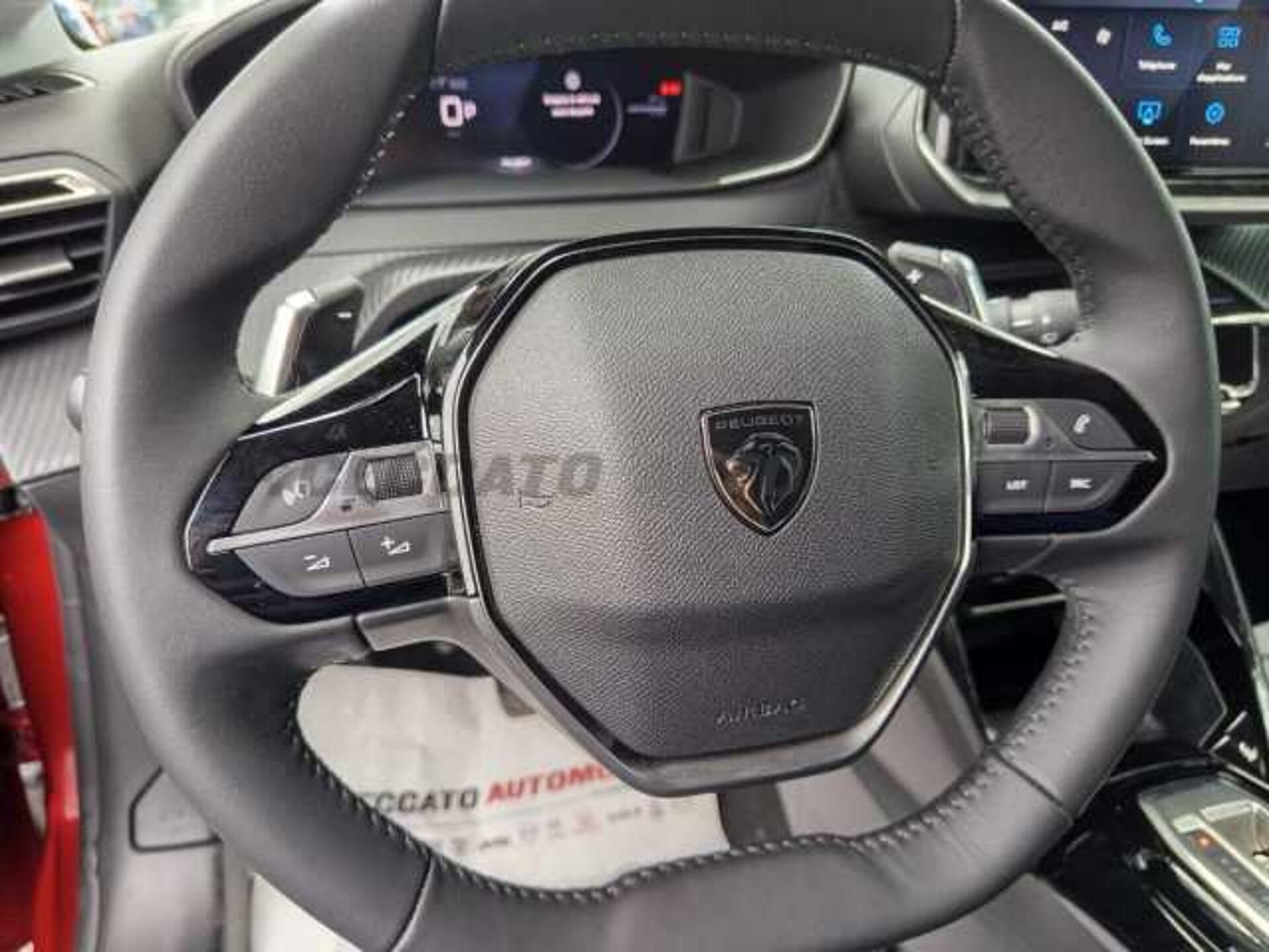 Peugeot 208 1.2l - red