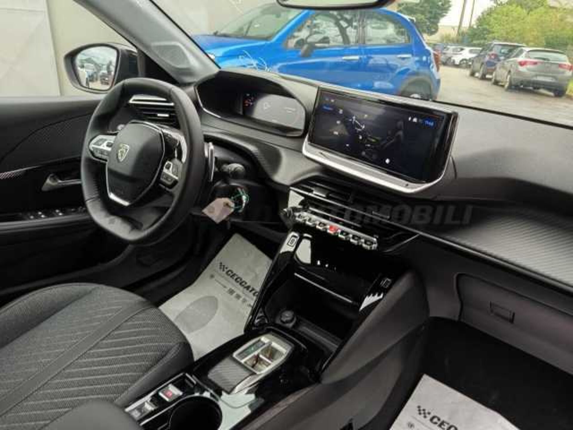 Peugeot 208 1.2l - red