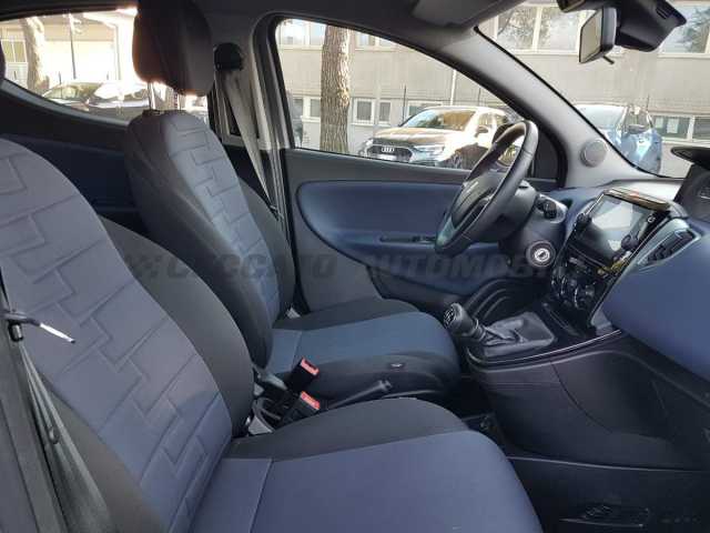 Lancia Ypsilon 1.0l - grey