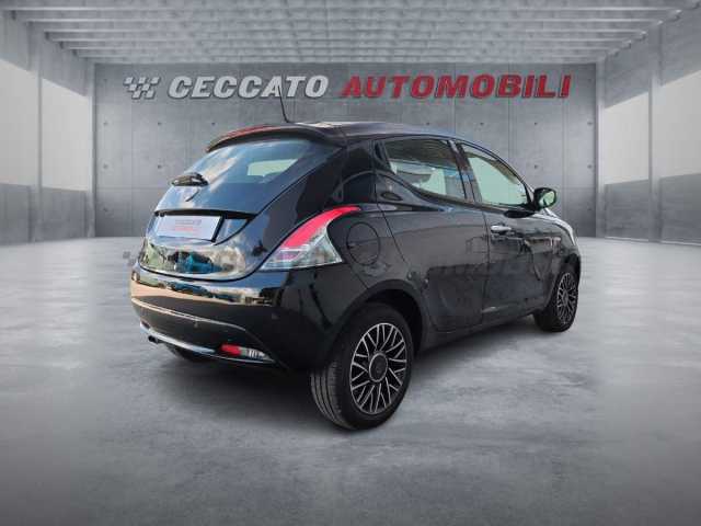 Lancia Ypsilon 1.0l - black
