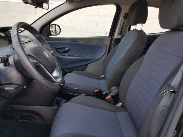 Lancia Ypsilon 1.0l - black