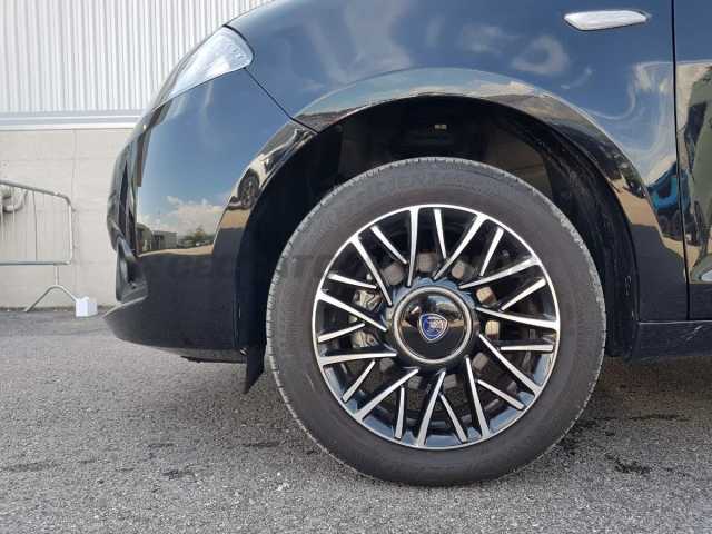 Lancia Ypsilon 1.0l - black