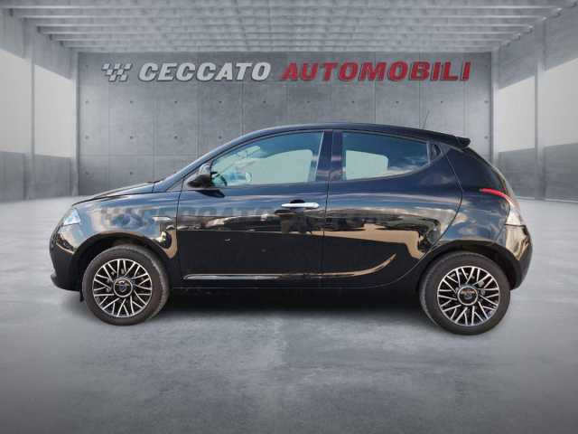 Lancia Ypsilon 1.0l - black