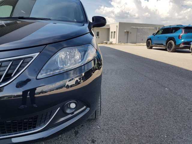 Lancia Ypsilon 1.0l - black
