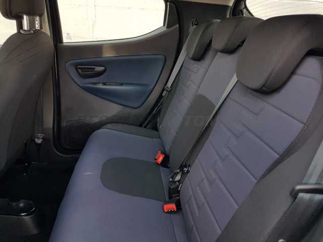 Lancia Ypsilon 1.0l - black