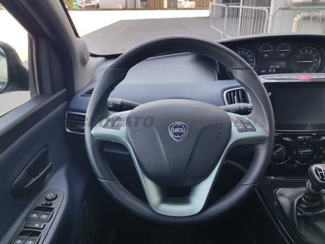 Lancia Ypsilon 1.0l - black