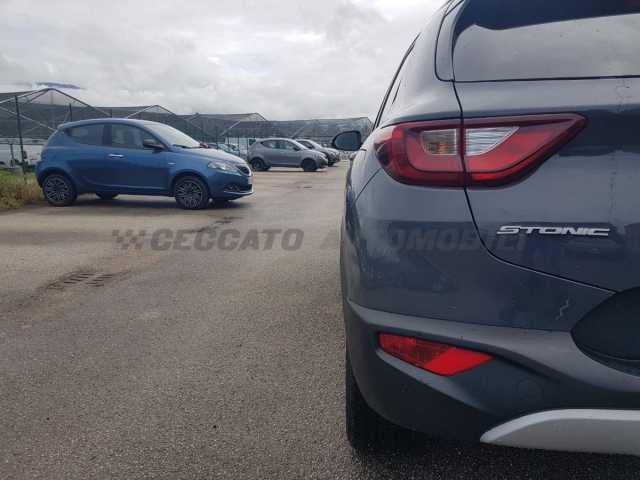 Kia Stonic 1.0l - grey
