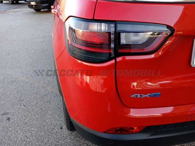 Jeep Compass 1.3l - red