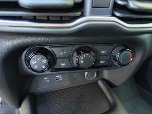 Nissan Nuovo Juke 1.0l - red