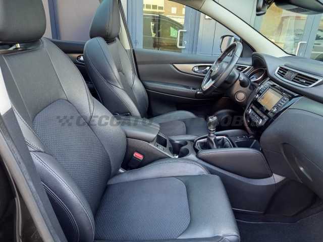 Nissan Qashqai 1.5l - black