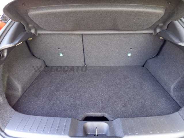 Nissan Juke 1.0l - red