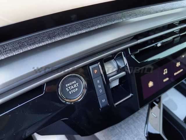 Peugeot 3008 1.2l - blue