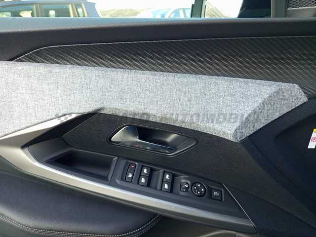 Peugeot 3008 1.2l - blue