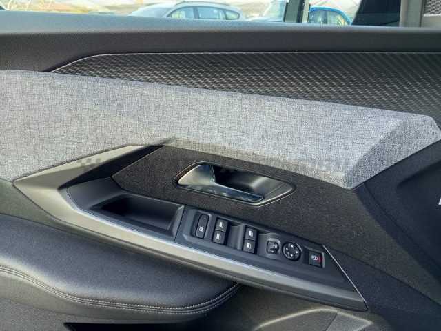 Peugeot 3008 1.2l - black