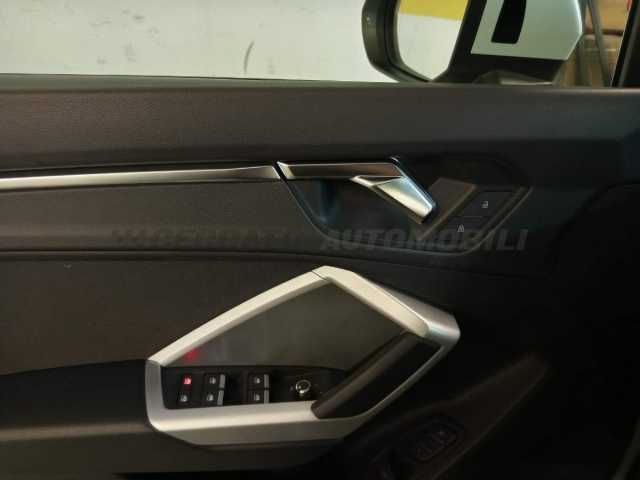 Audi Q3 1.5l - white