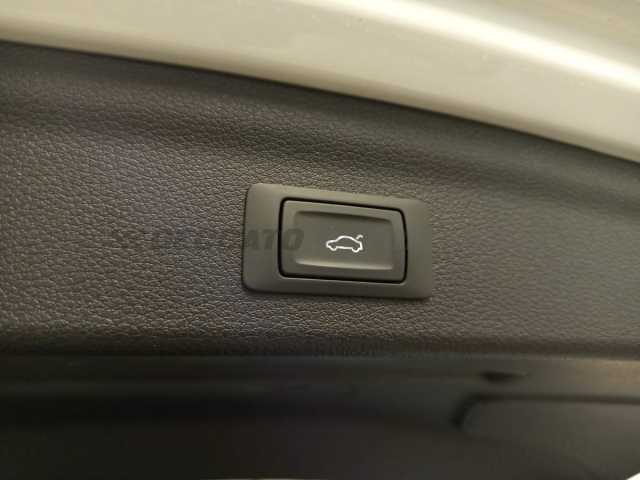 Audi Q3 1.5l - white