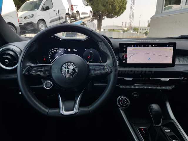 Alfa Romeo Tonale 1.6l - red