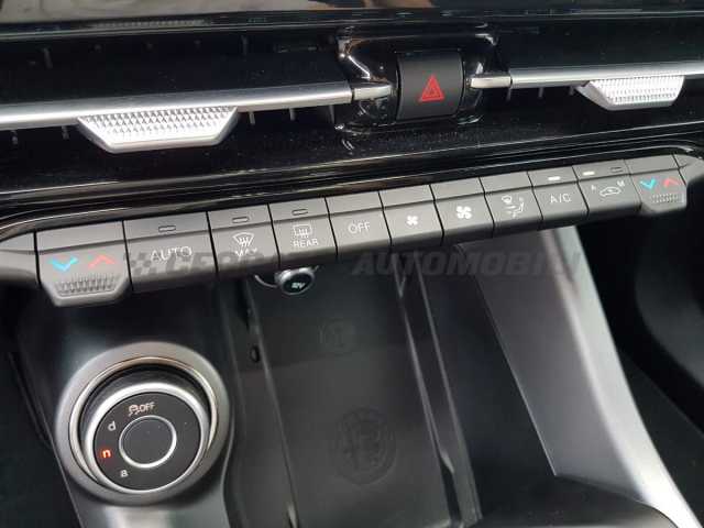 Alfa Romeo Tonale 1.6l - red