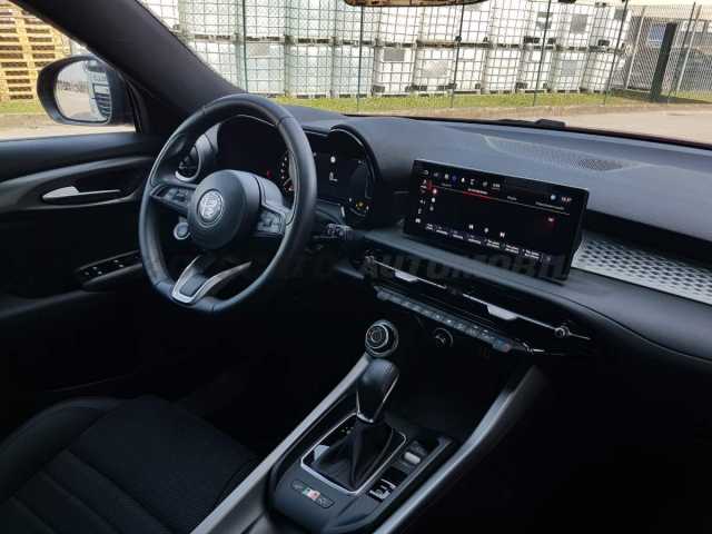 Alfa Romeo Tonale 1.6l - red