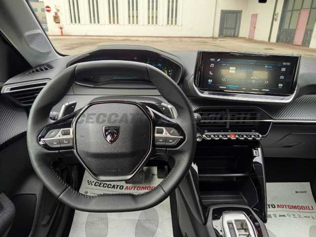 Peugeot 208 1.2l - black