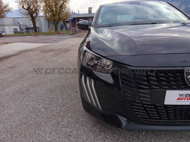 Peugeot 208 1.2l - black