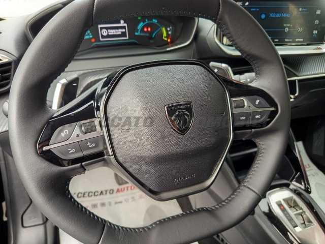 Peugeot 208 1.2l - black