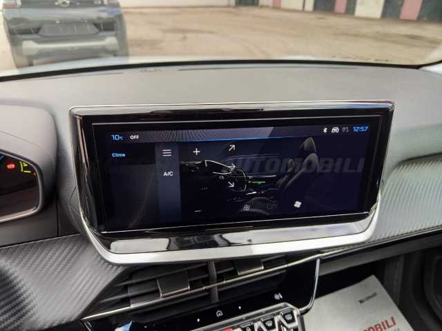 Peugeot 208 1.2l - white