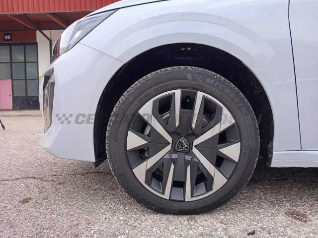 Peugeot 208 1.2l - white