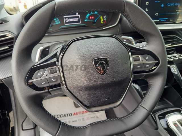 Peugeot 208 1.2l - black