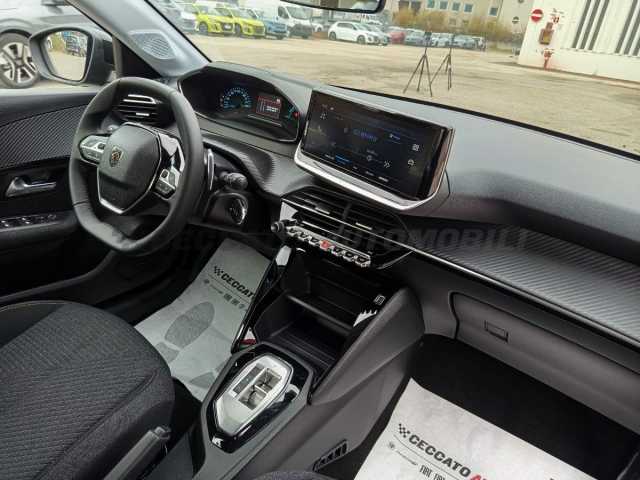 Peugeot 208 1.2l - black