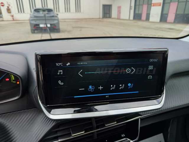 Peugeot 208 1.2l - black