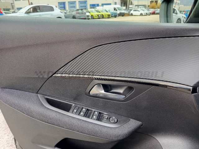 Peugeot 208 1.2l - black