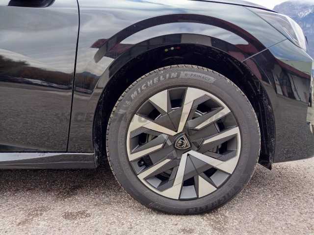 Peugeot 208 1.2l - black