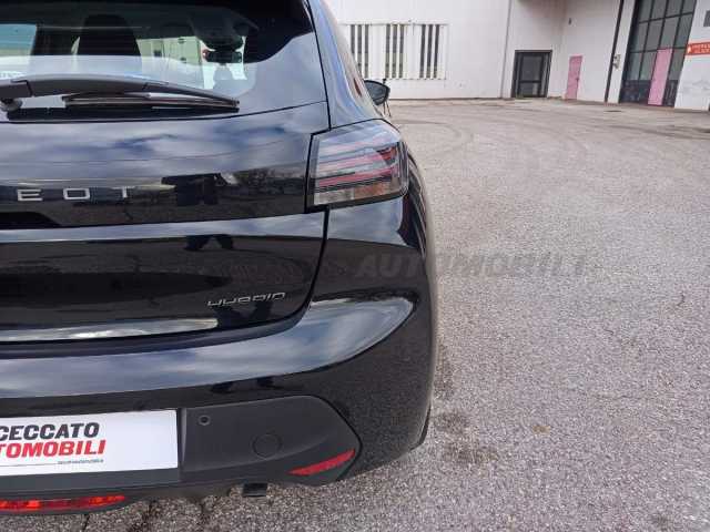 Peugeot 208 1.2l - black