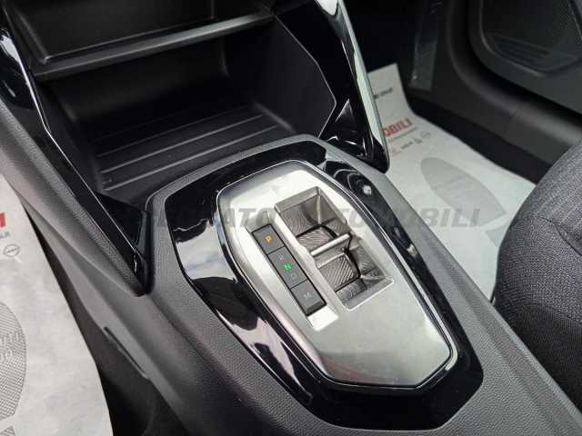 Peugeot 208 1.2l - black