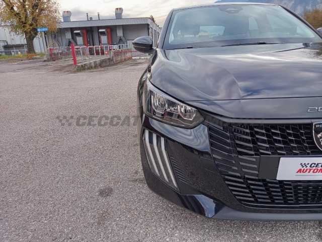 Peugeot 208 1.2l - black