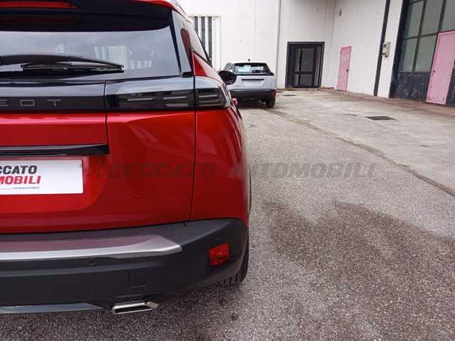 Peugeot 2008 1.2l - red